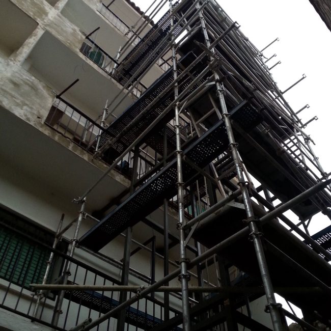 Estructura metálica para ascensor de comunidad de vecinos